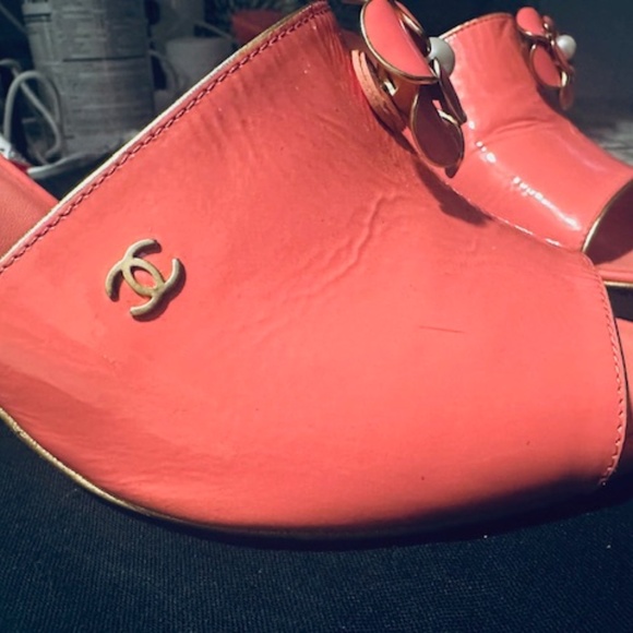 CHANEL CORAL COLORED PEARL ACCENT PUMP SANDALS SIZE 9 - Picture 4 of 16